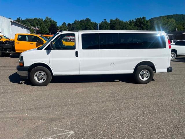 2025 Chevrolet Express Passenger RWD 3500 Extended Wheelbase LT