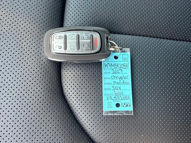 2027 Chrysler Pacifica Select