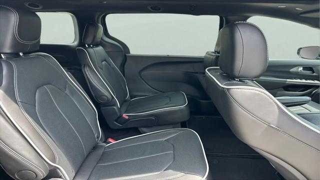 2027 Chrysler Pacifica Limited AWD