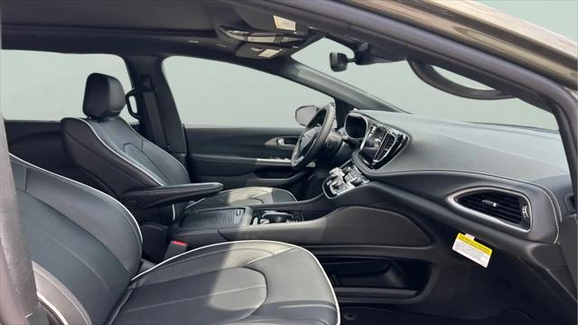 2027 Chrysler Pacifica Limited AWD