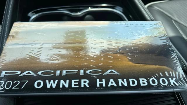 2027 Chrysler Pacifica Limited AWD
