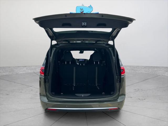 2027 Chrysler Pacifica Limited AWD