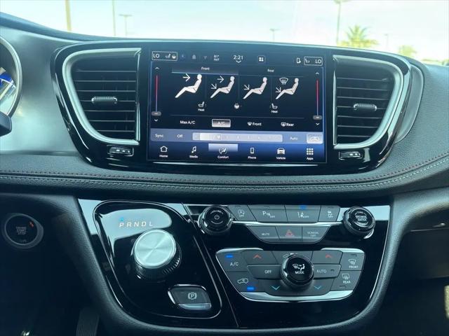 2027 Chrysler Pacifica Select