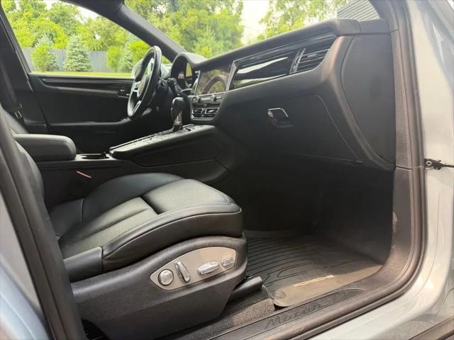 2021 Porsche Macan Macan