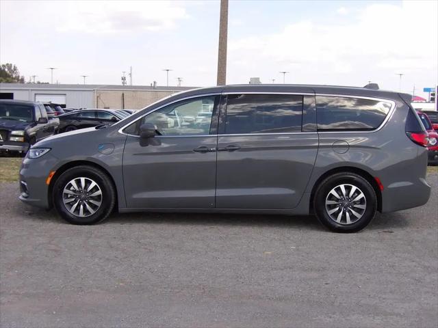 2022 Chrysler Pacifica Hybrid Touring L for sale in Lawton, OK
