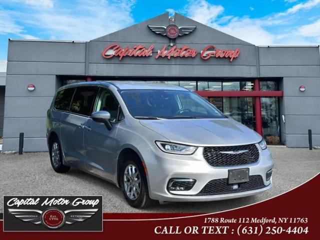 2023 Chrysler Pacifica Touring L for sale in Medford, NY