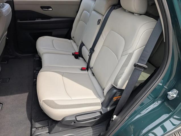 2025 Nissan Pathfinder SL 4WD