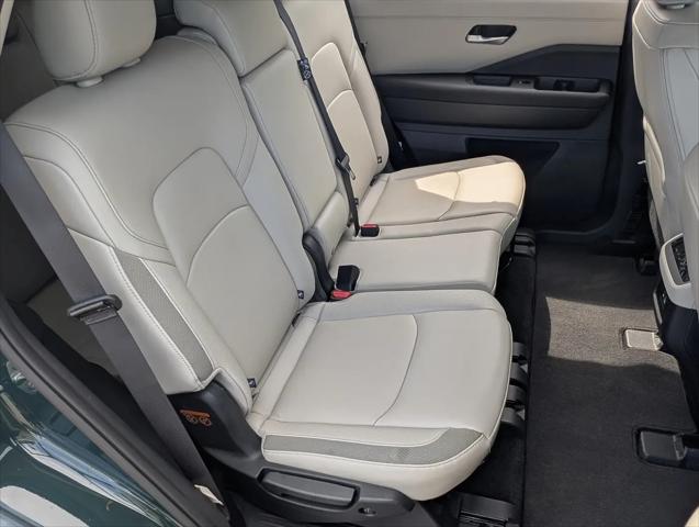 2025 Nissan Pathfinder SL 4WD