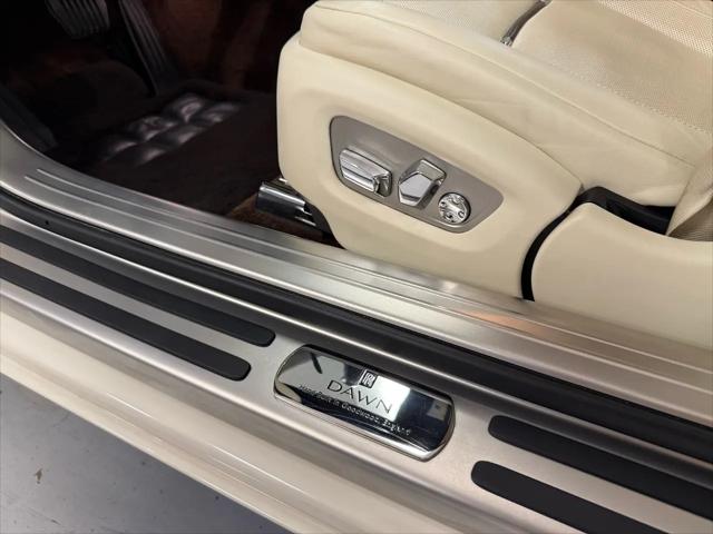 2017 Rolls-Royce Dawn Base
