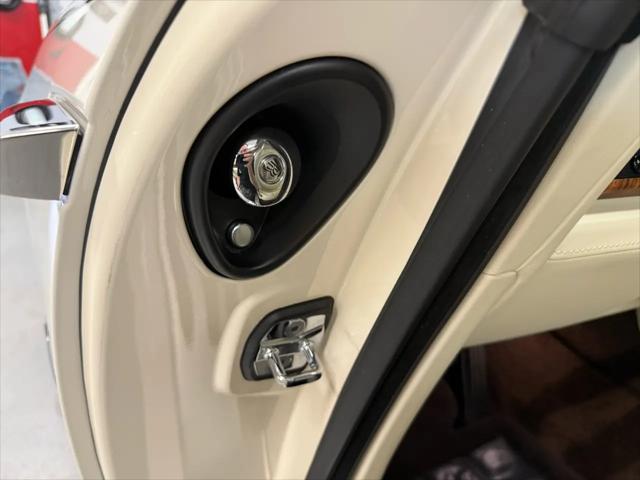 2017 Rolls-Royce Dawn Base