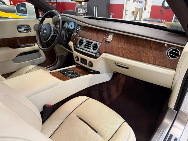 2017 Rolls-Royce Dawn Base