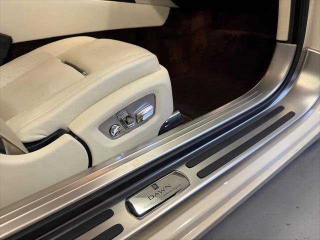 2017 Rolls-Royce Dawn Base