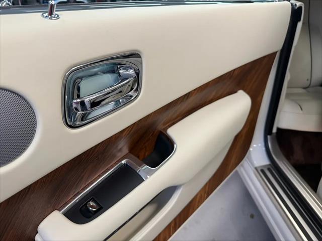 2017 Rolls-Royce Dawn Base