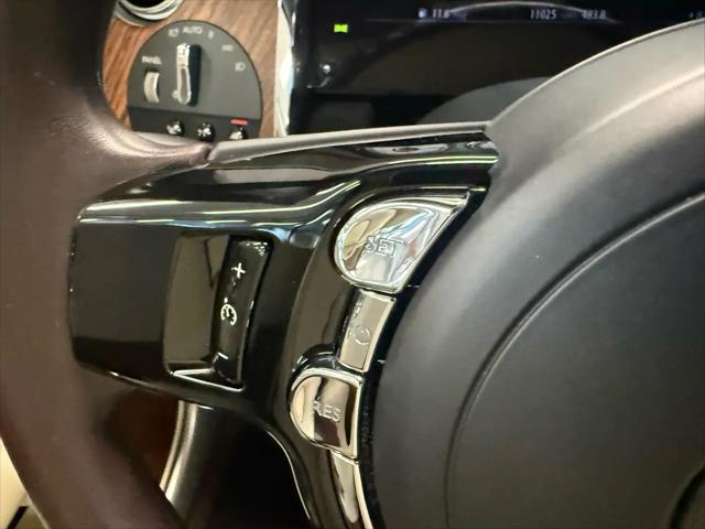 2017 Rolls-Royce Dawn Base