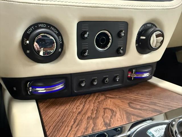 2017 Rolls-Royce Dawn Base