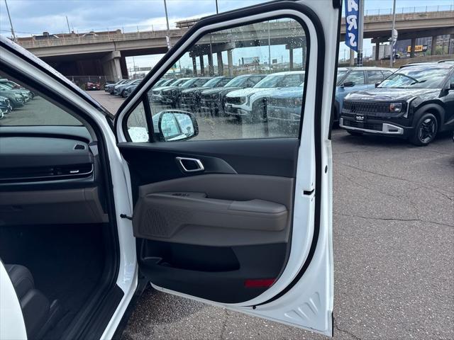 2027 Kia Carnival LXS