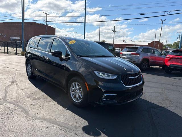 2025 Chrysler Pacifica Select for sale in Erie, PA