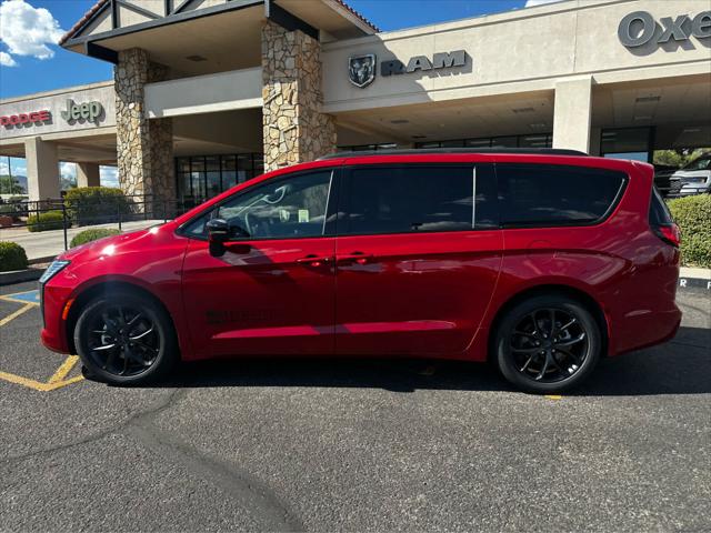 2027 Chrysler Pacifica Select