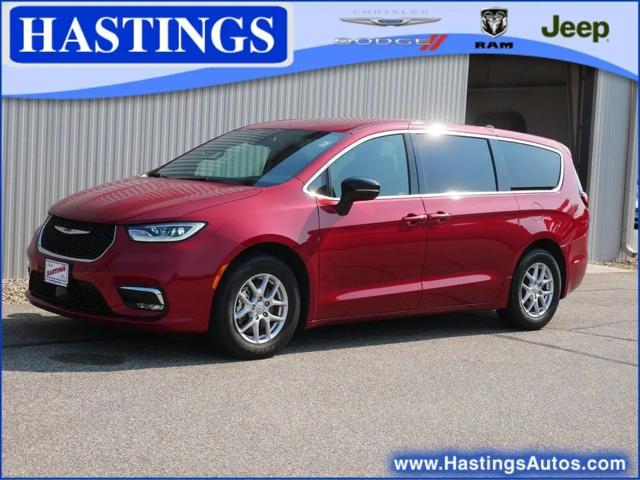 2025 Chrysler Pacifica Select for sale in Hastings, MN