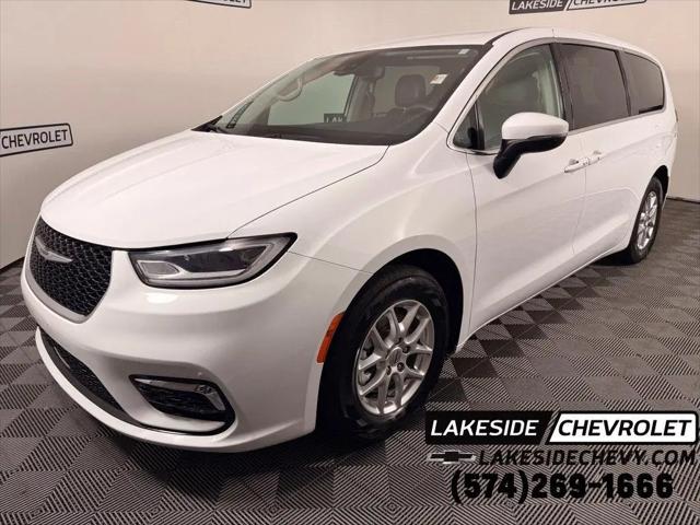 2023 Chrysler Pacifica Touring L for sale in Warsaw, IN