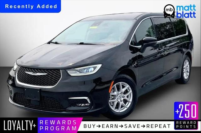 2023 Chrysler Pacifica Touring L for sale in Abington, PA