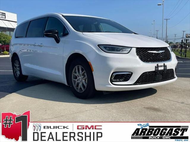 2025 Chrysler Pacifica Select for sale near Troy, OH