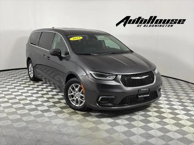 2023 Chrysler Pacifica Touring L for sale in Bloomington, IL