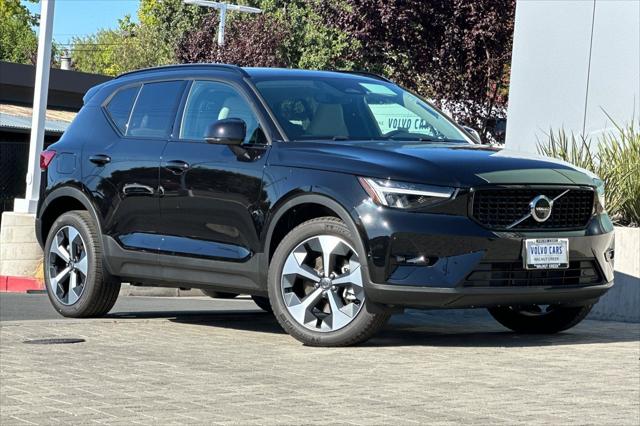 2026 Volvo XC40 Plus, B5 AWD Gas mild hybrid, Dark