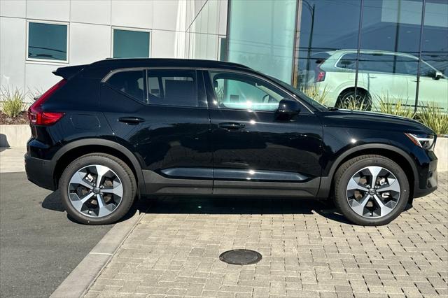 2026 Volvo XC40 Plus, B5 AWD Gas mild hybrid, Dark