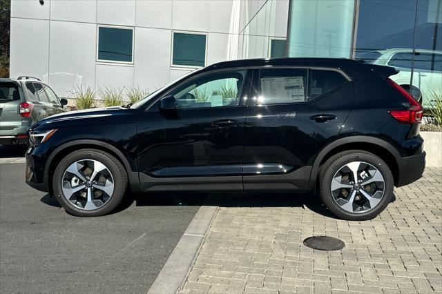 2026 Volvo XC40 Plus, B5 AWD Gas mild hybrid, Dark