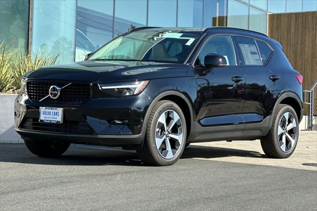 2026 Volvo XC40 Plus, B5 AWD Gas mild hybrid, Dark