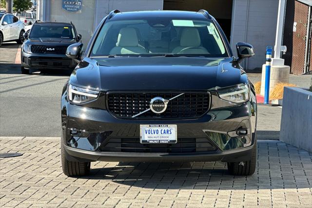 2026 Volvo XC40 Plus, B5 AWD Gas mild hybrid, Dark