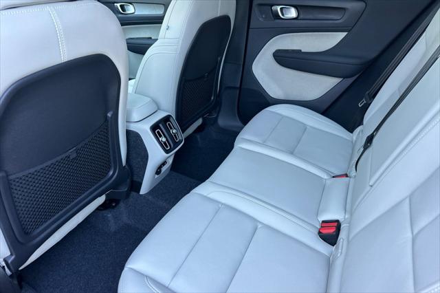 2026 Volvo XC40 Plus, B5 AWD Gas mild hybrid, Dark
