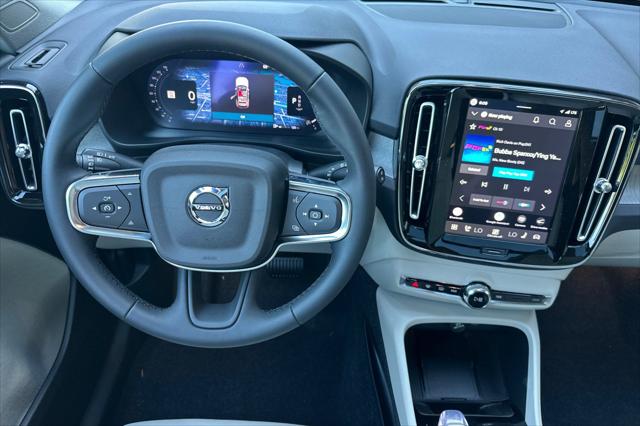 2026 Volvo XC40 Plus, B5 AWD Gas mild hybrid, Dark