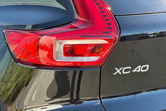 2026 Volvo XC40 Plus, B5 AWD Gas mild hybrid, Dark