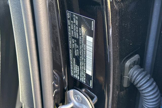 2026 Volvo XC40 Plus, B5 AWD Gas mild hybrid, Dark