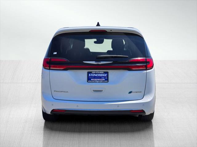 2024 Chrysler Pacifica Hybrid Select