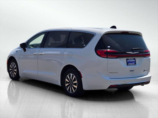 2024 Chrysler Pacifica Hybrid Select