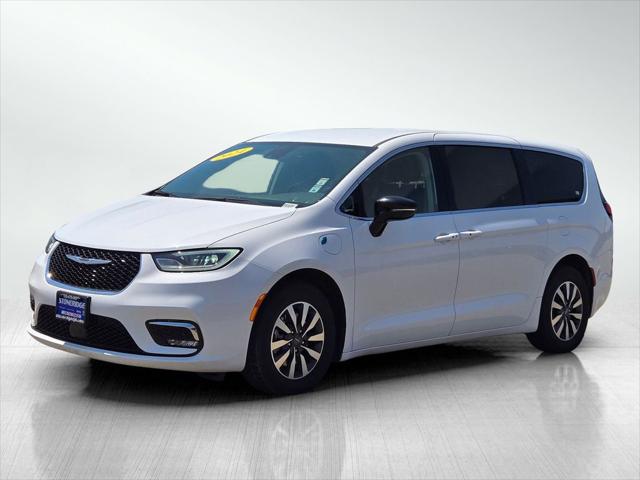 2024 Chrysler Pacifica Hybrid Select