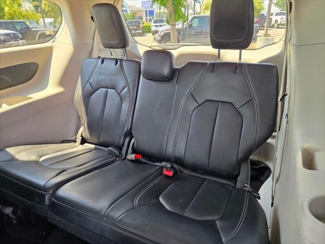 2024 Chrysler Pacifica Hybrid Select