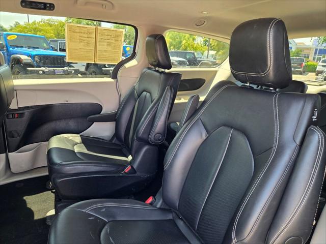 2024 Chrysler Pacifica Hybrid Select