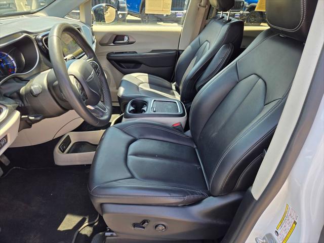 2024 Chrysler Pacifica Hybrid Select
