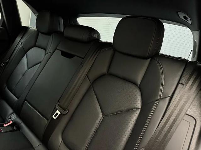2023 Porsche Macan T