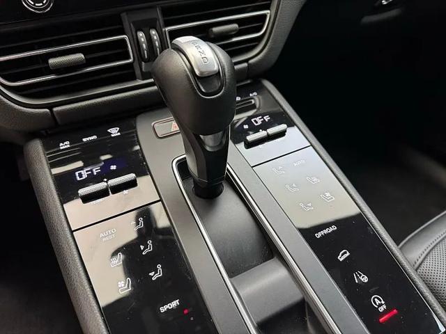 2023 Porsche Macan T