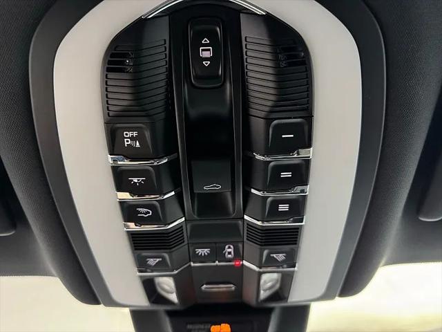 2023 Porsche Macan T