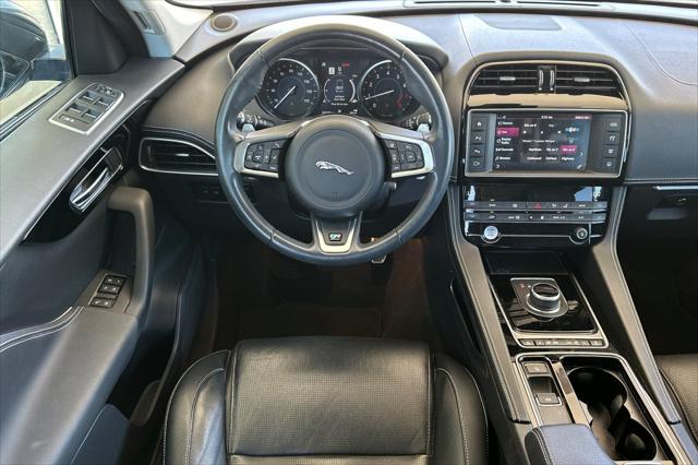 2018 Jaguar F-PACE 25t R-Sport