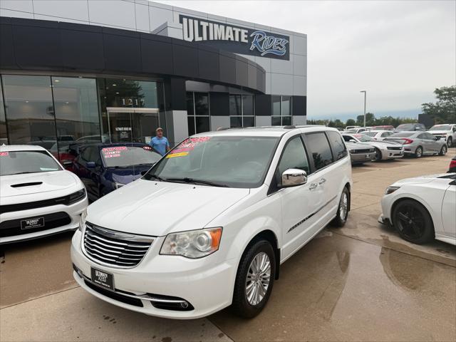 2014 Chrysler Town & Country Limited for sale in Neenah, WI