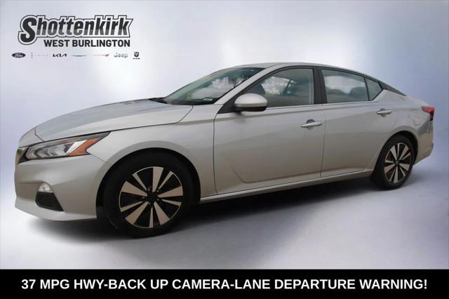 2022 Nissan Altima SV FWD for sale in West Burlington, IA