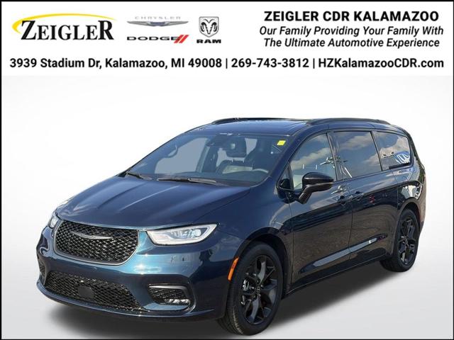 2025 Chrysler Pacifica Limited for sale in Kalamazoo, MI