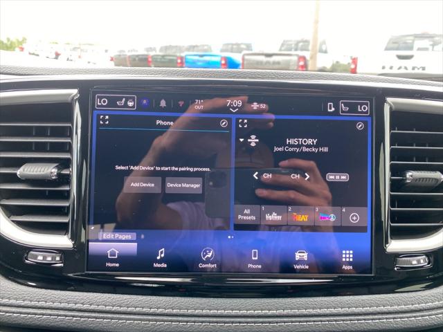 2027 Chrysler Pacifica Select